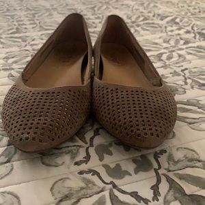 Vionic posey taupe flats